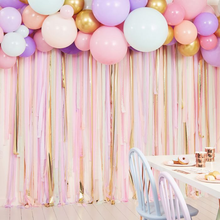 Convergeren ornament eenvoudig Pastel streamers en ballonnen backdrop | Sweet Food Styling