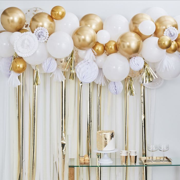 vragenlijst Reizende handelaar Springplank Ballonnenboog met decoratie wit en goud | Sweet Food Styling